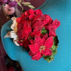 Pinup curl holiday 40s style corsage